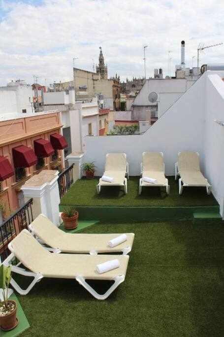 Casa palacio siglo XVIII en centro histórico de Sevilla. Sevilha Exterior foto